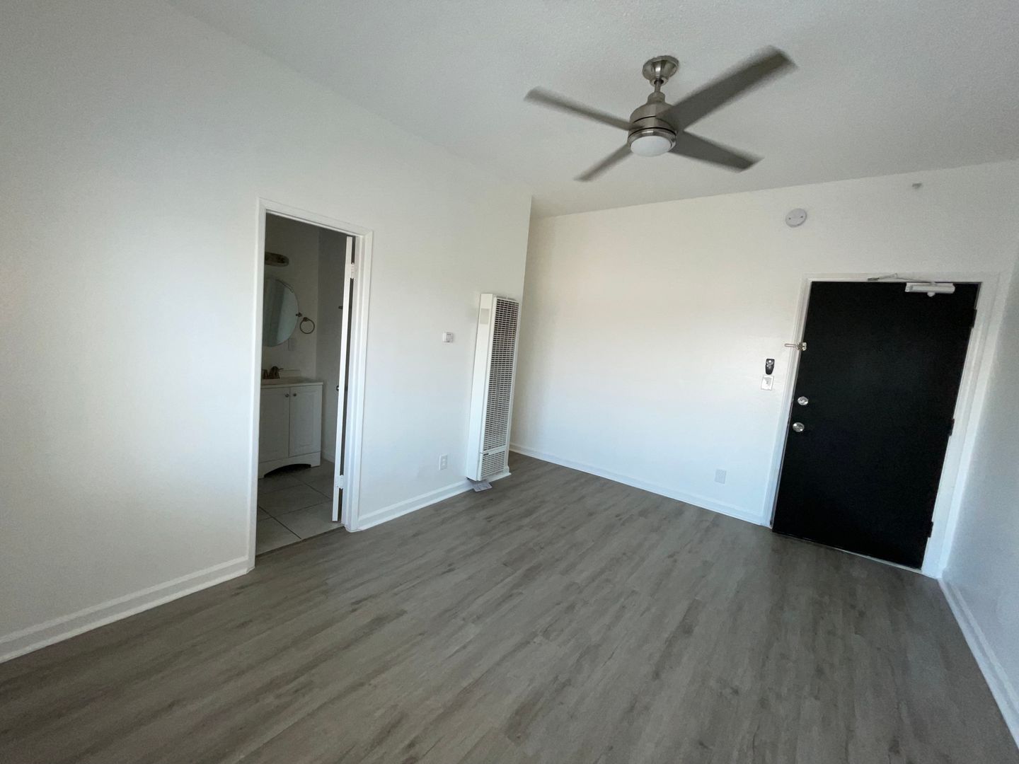 Los Angeles Apartment: 1920 W. 25th Street