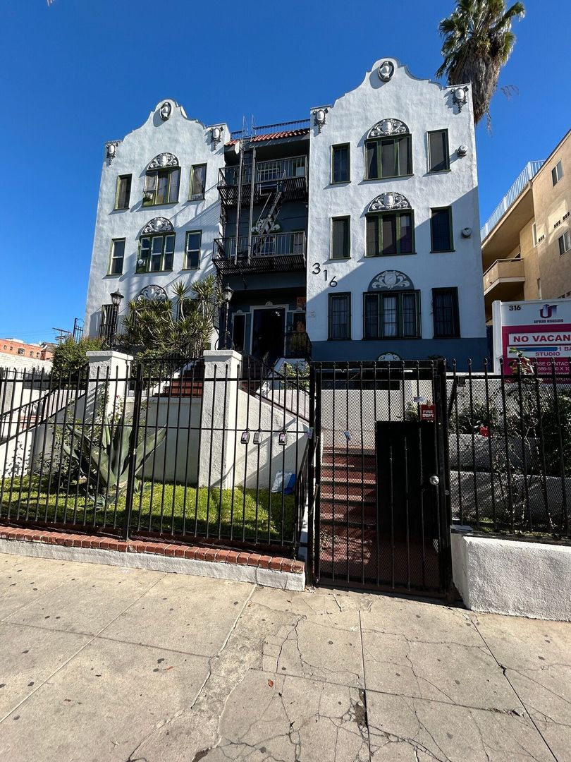 Los Angeles Apartment: 316 S. Berendo Street