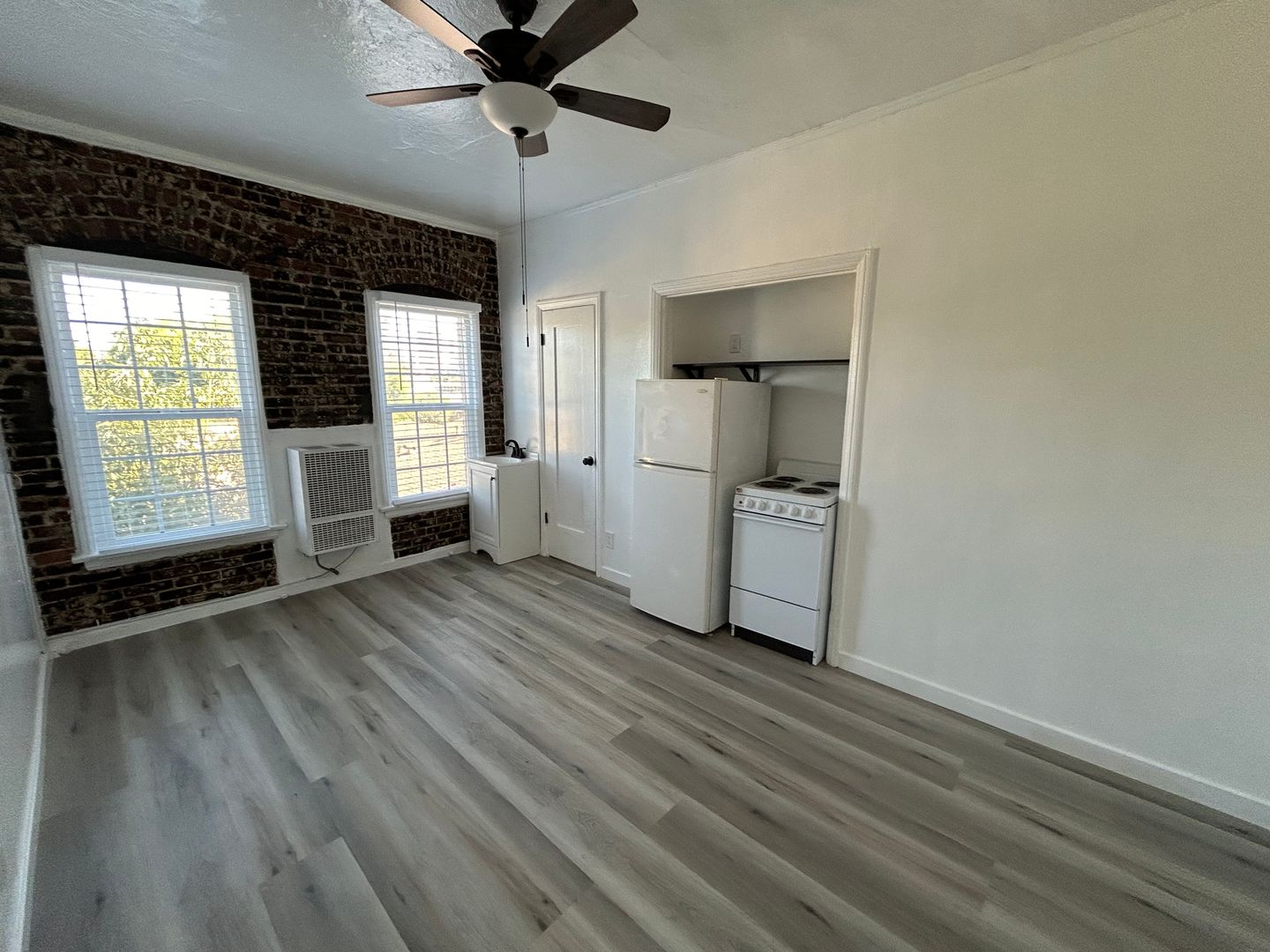 Los Angeles Apartment: 1411 Toberman Street