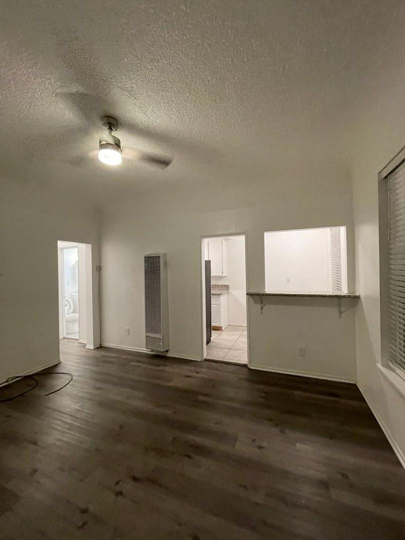 Los Angeles Apartment: 4234 Montclair Street