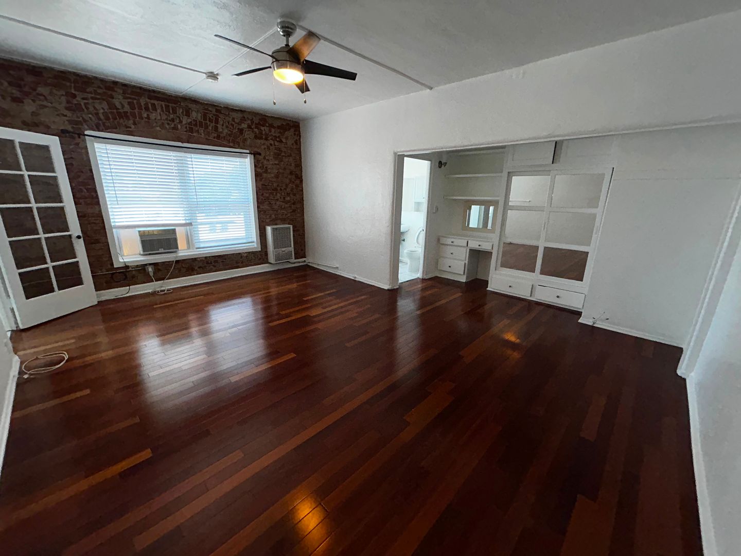 Los Angeles Apartment: 1848 N. Gramercy Place