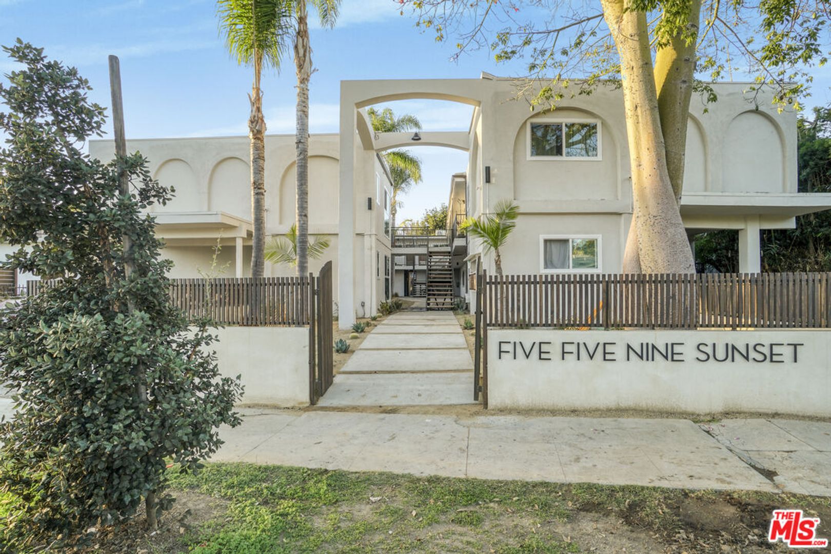 Venice Apartment: 559 Sunset Avenue