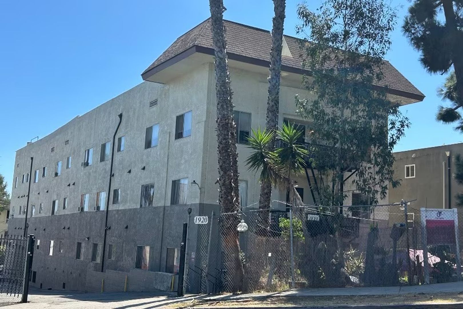 Los Angeles Apartment: 1920 W. 25th Street