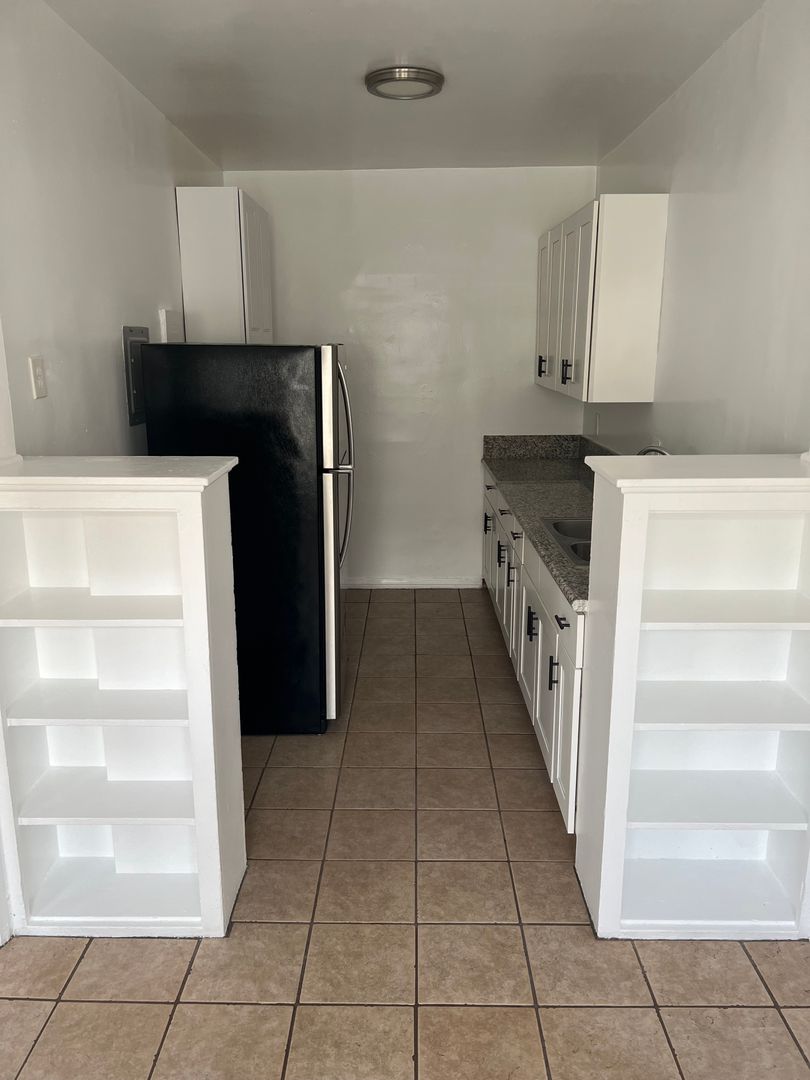 Los Angeles Apartment: 138 S. Berendo Street