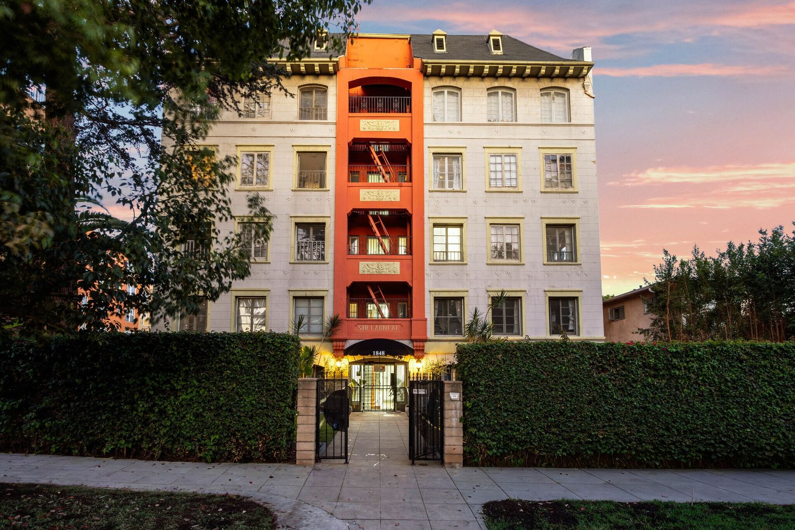 Los Angeles Apartment: 1848 N. Gramercy Place