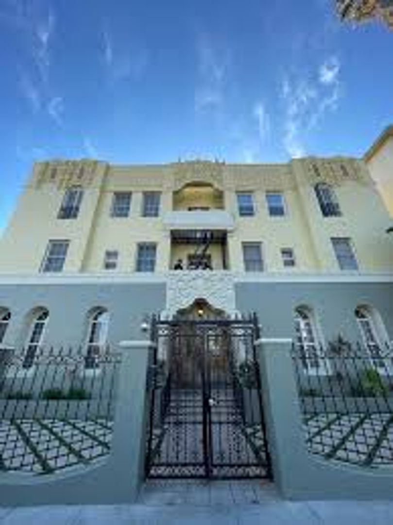 Los Angeles Apartment: 1717 N. Normandie Avenue