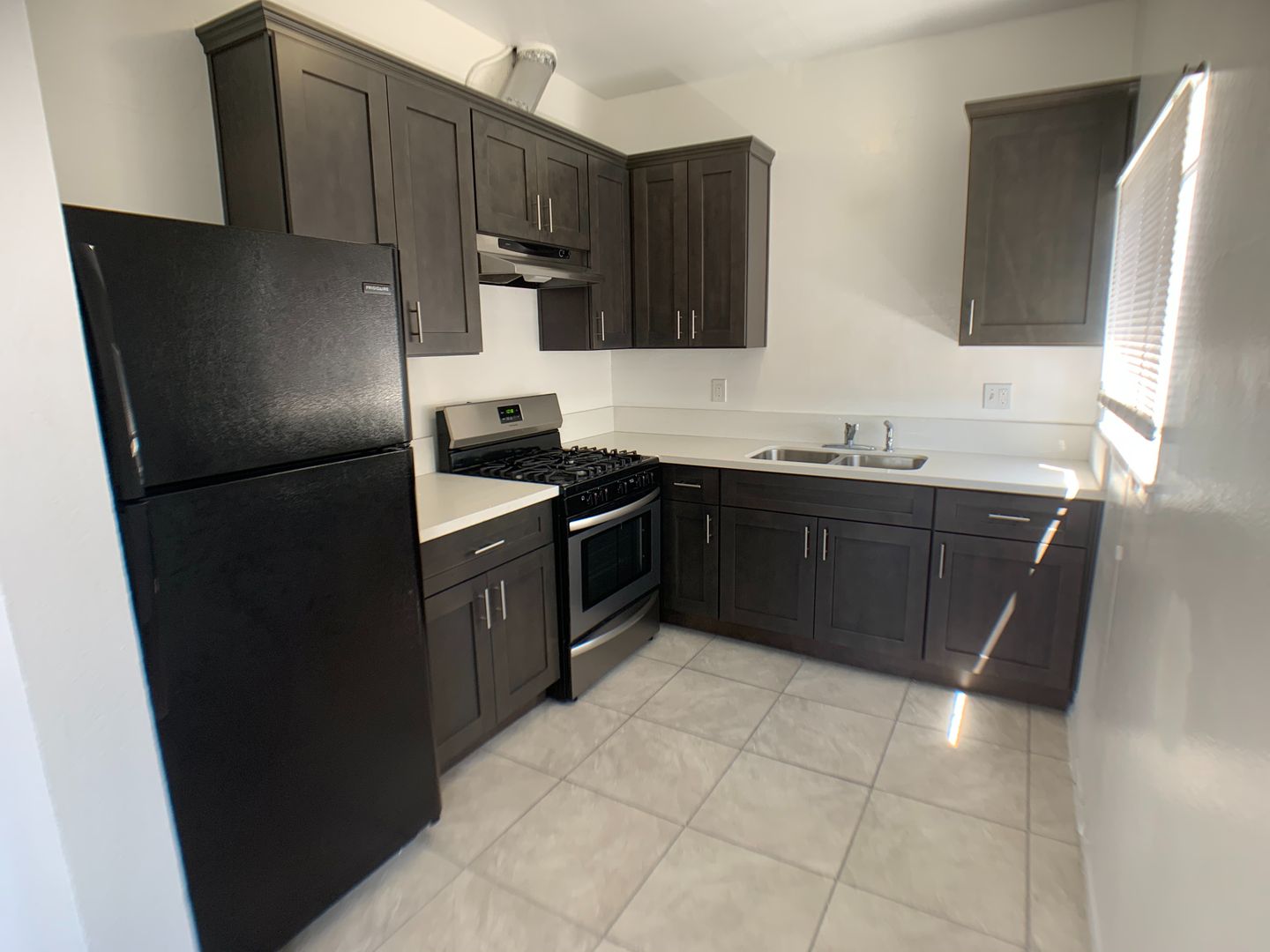 Los Angeles Apartment: 1920 W. 25th Street