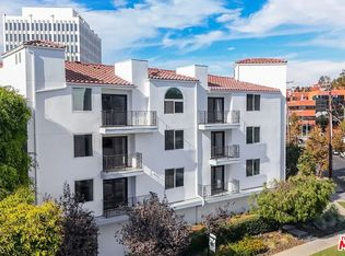 Los Angeles Apartment: 11675 Darlington Avenue