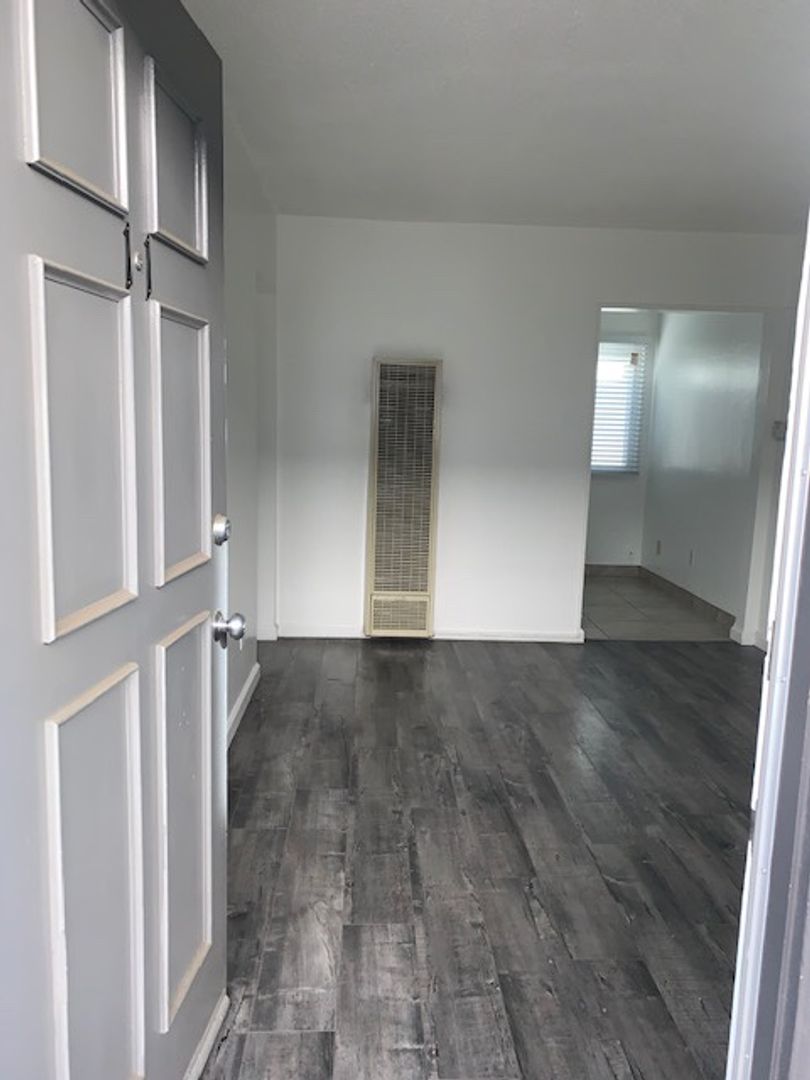 Lennox Apartment: 10216-10300 S. Felton Avenue