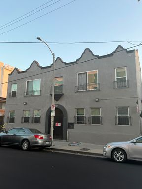 Now Leasing! Beautiful Apartment in the Heart of Los Angeles – 4234 Montclair Street – photo 1