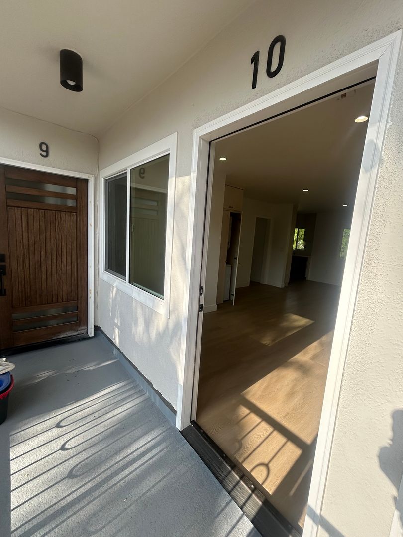 Venice Apartment: 559 Sunset Avenue