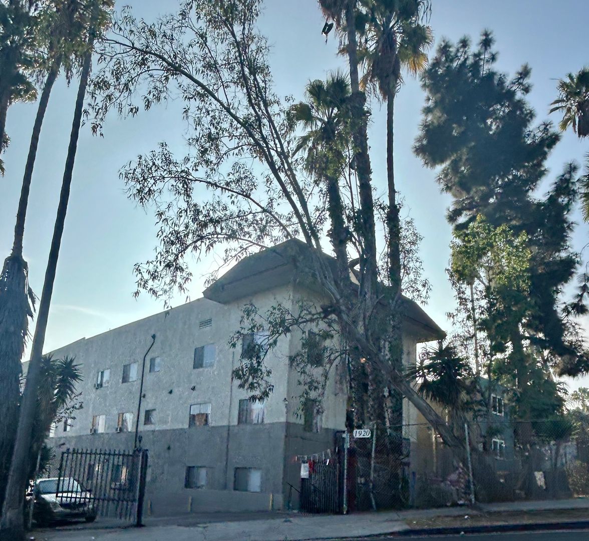 Los Angeles Apartment: 1920 W. 25th Street