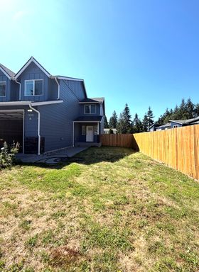 Fully remodeled 5 bedroom 2.5 bath duplex – photo 1