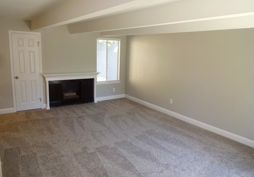 Remodeled Midtown 2 Bed Apartment – photo 1