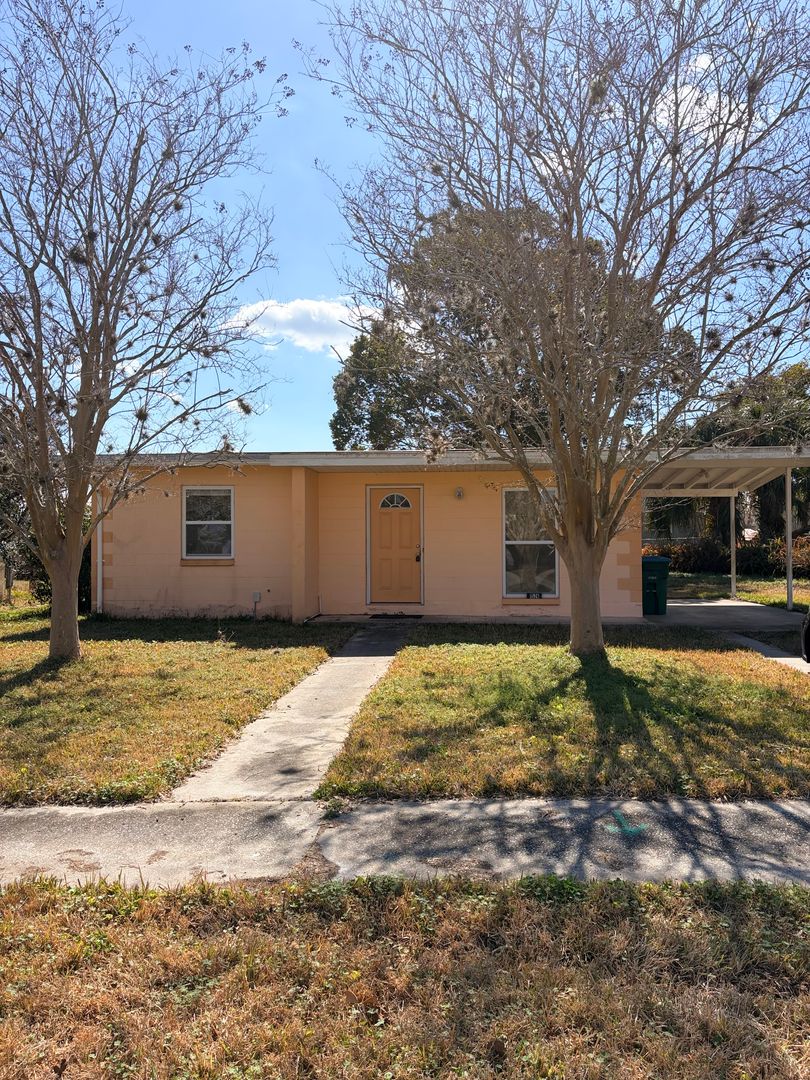 Deltona House: 1526 WAKEFIELD CIR