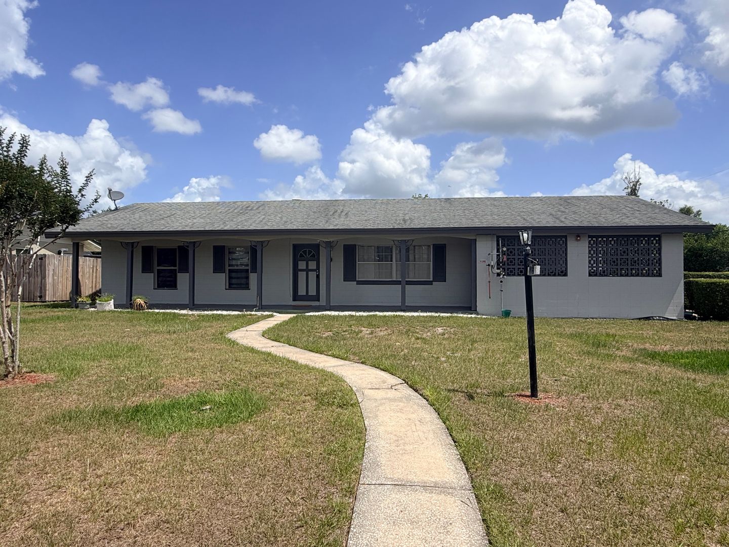 Longwood House: 385 E Wildmere