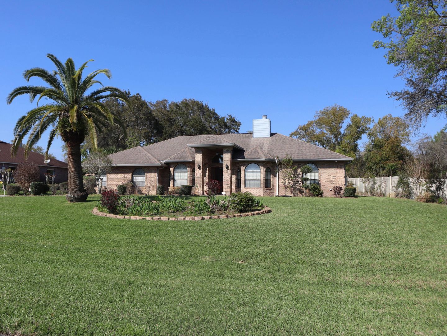 Deltona House: 2052 Watersedge Dr