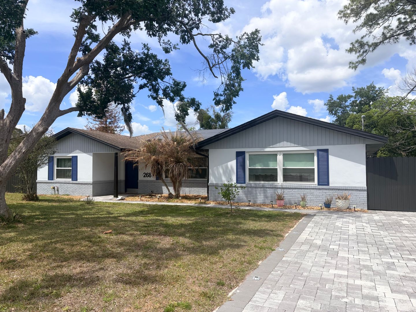 Debary House: 268 Valencia