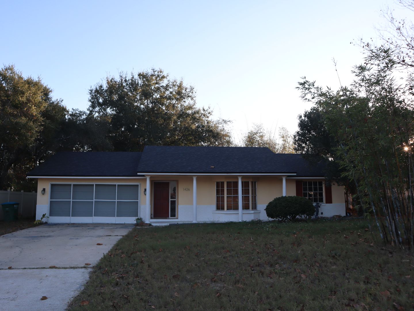 Deltona House: 1426 Farmington Ave