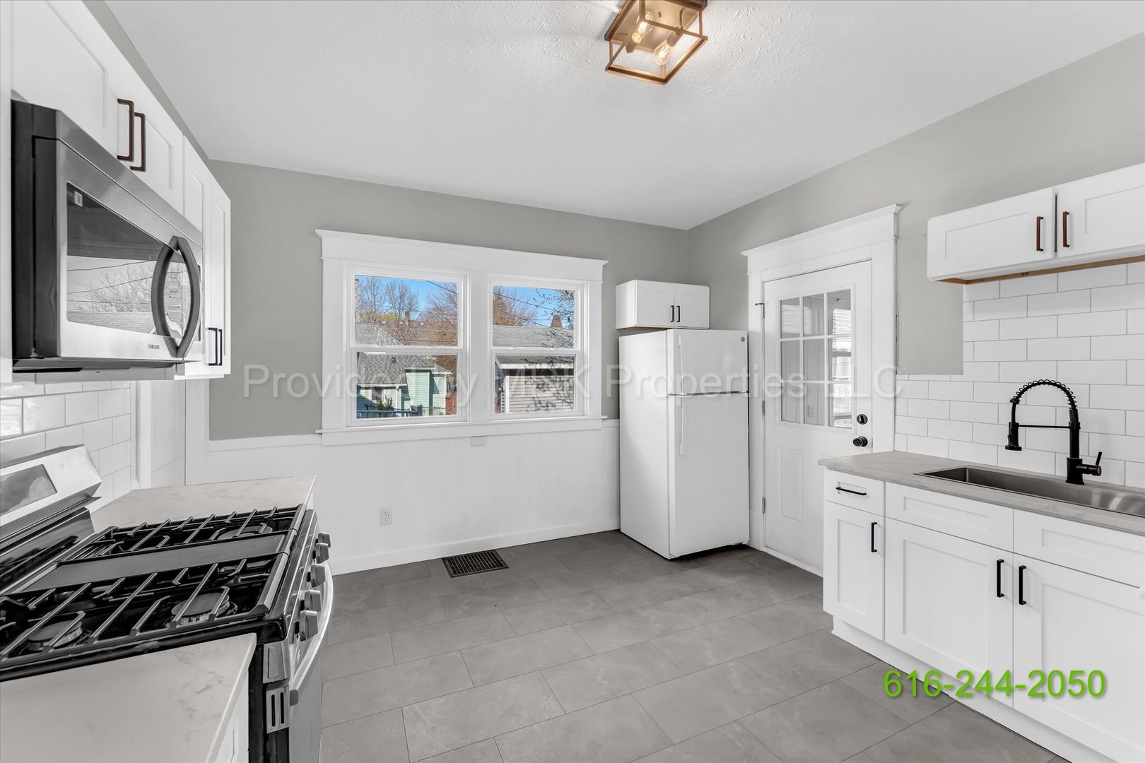 Grand Rapids House: 425 Woodlawn St SE