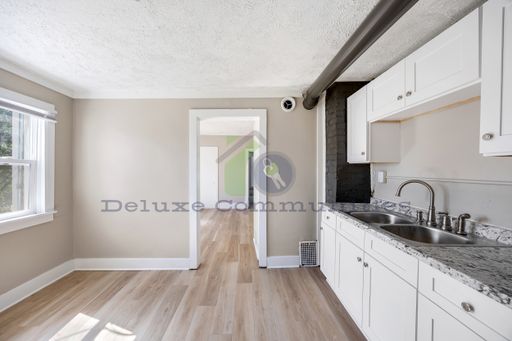 3 Bedroom 1 Bathroom Apartment – photo 1