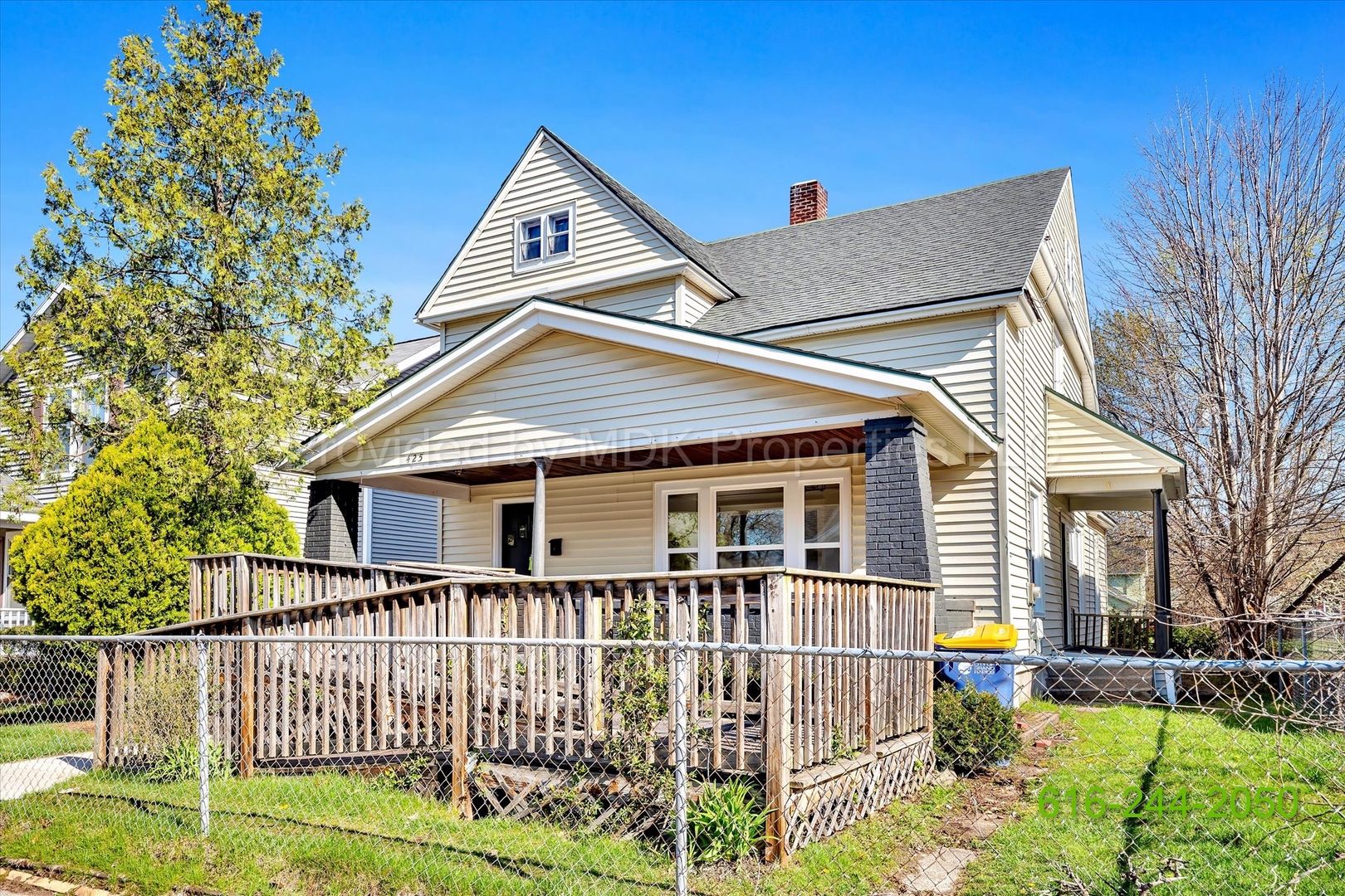 Grand Rapids House: 425 Woodlawn St SE
