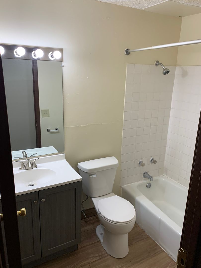 New Hope Apartment: 4601 Independence Ave N