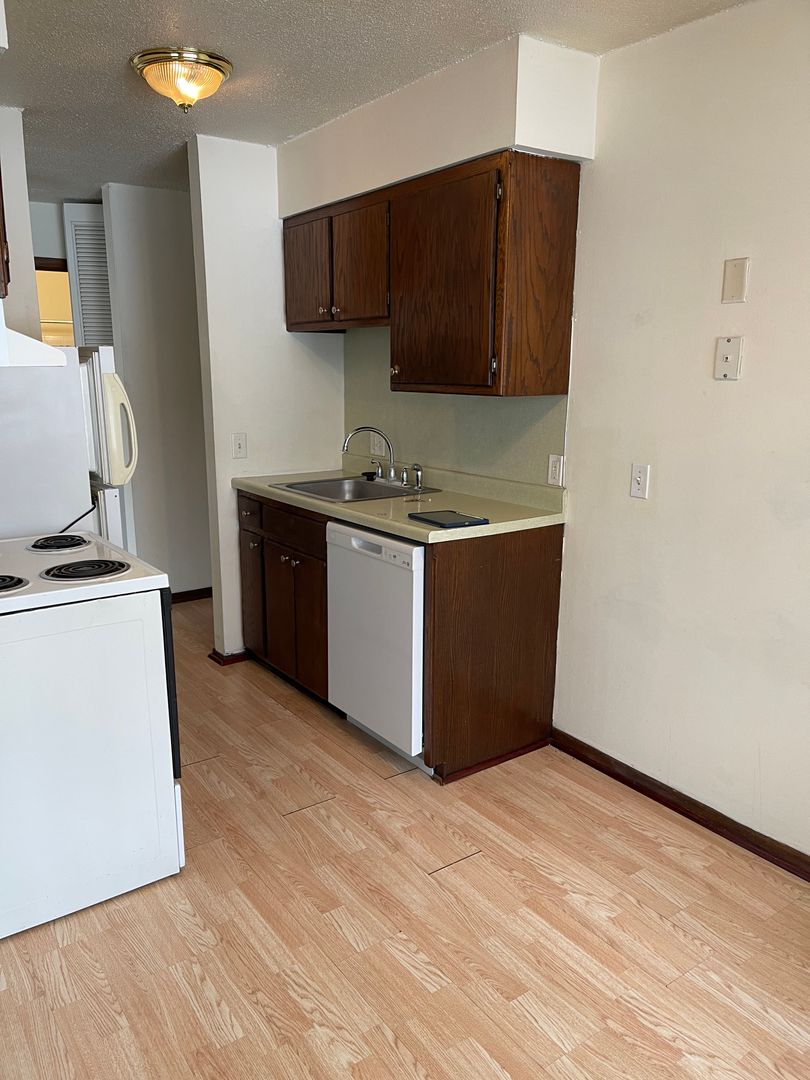 Osseo Apartment: 17 - 33 7th Ave SE