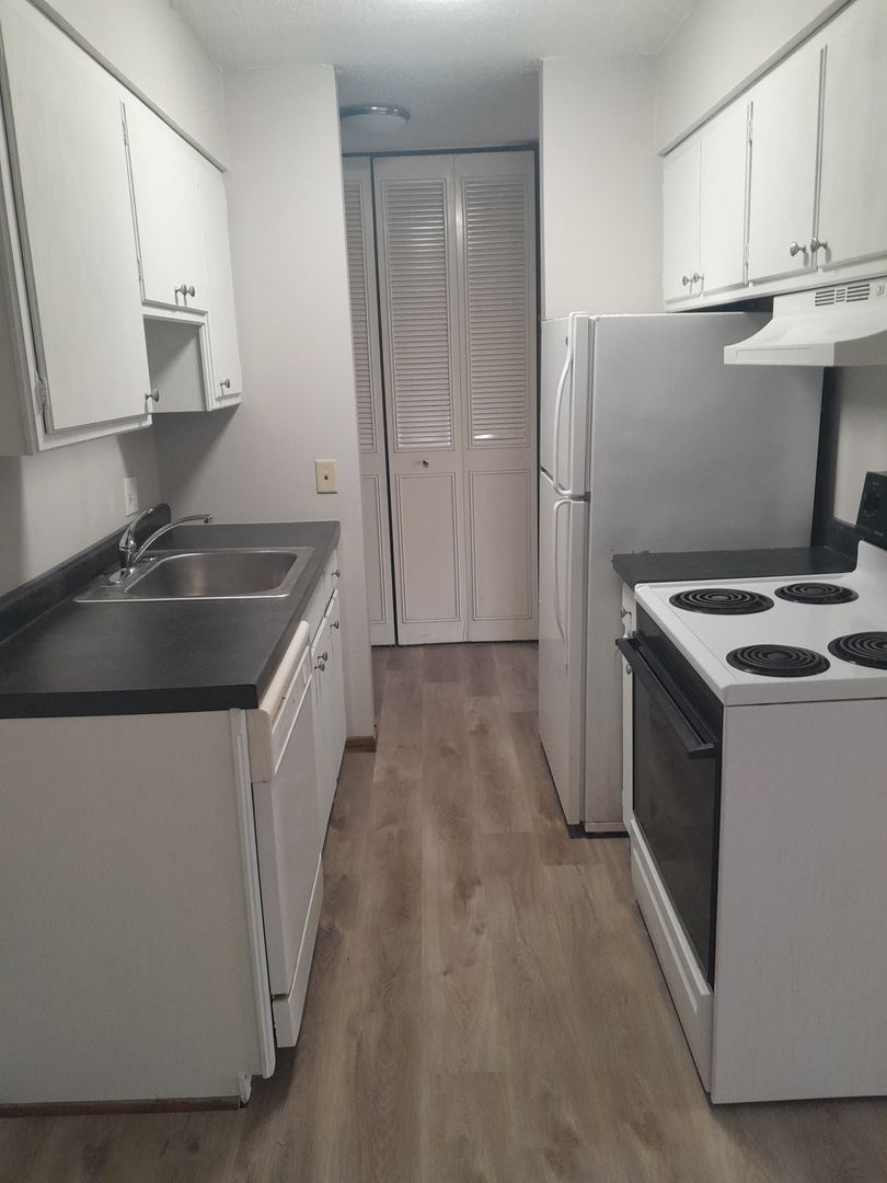 Osseo Apartment: 17 - 33 7th Ave SE