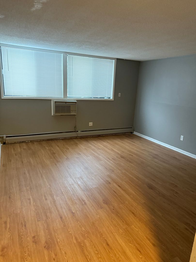 Minneapolis Apartment: 2525 Harriet Avenue