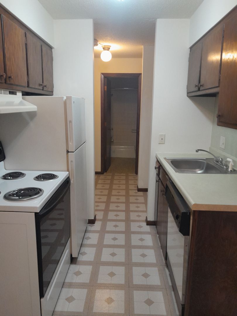 Osseo Apartment: 17 - 33 7th Ave SE