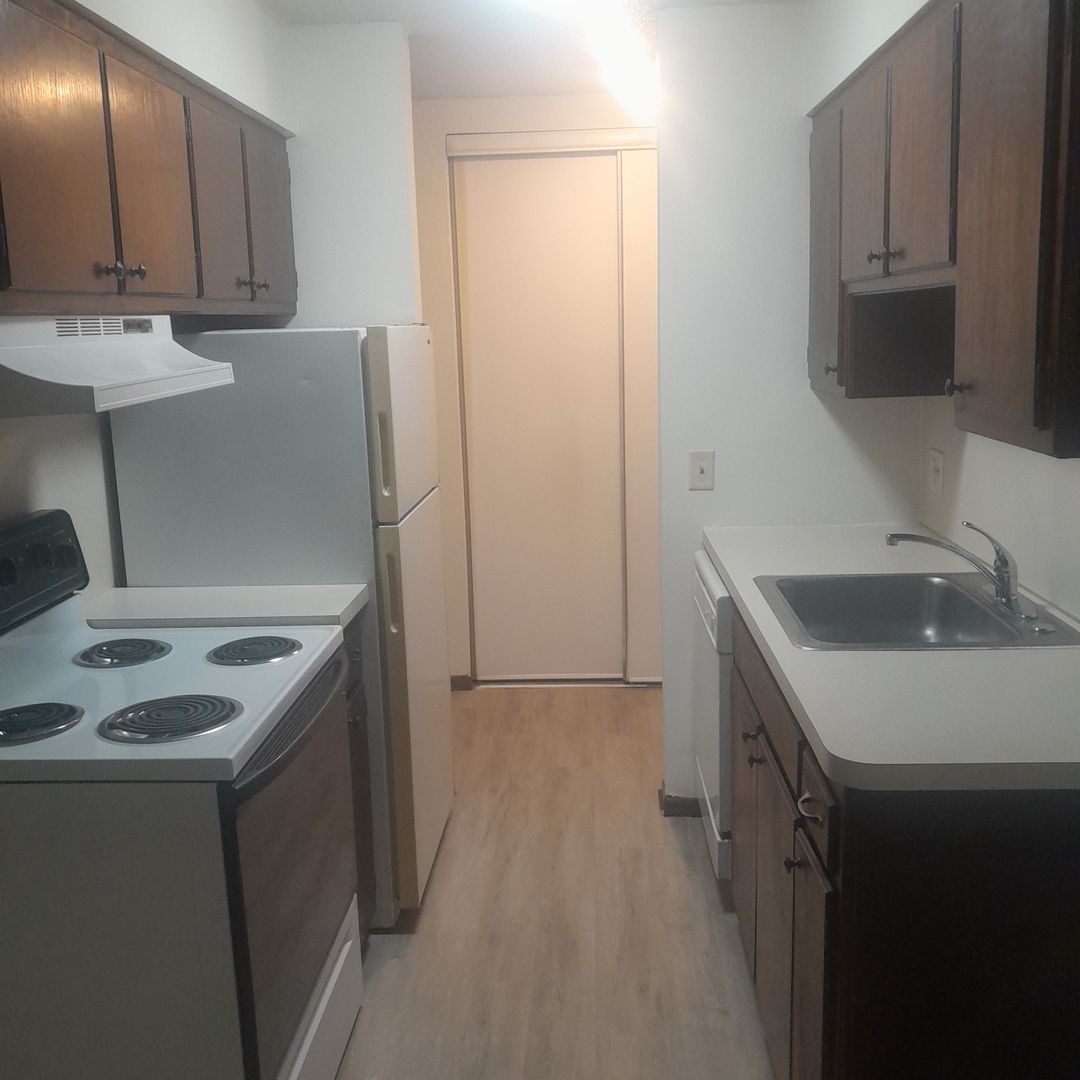 Osseo Apartment: 17 - 33 7th Ave SE