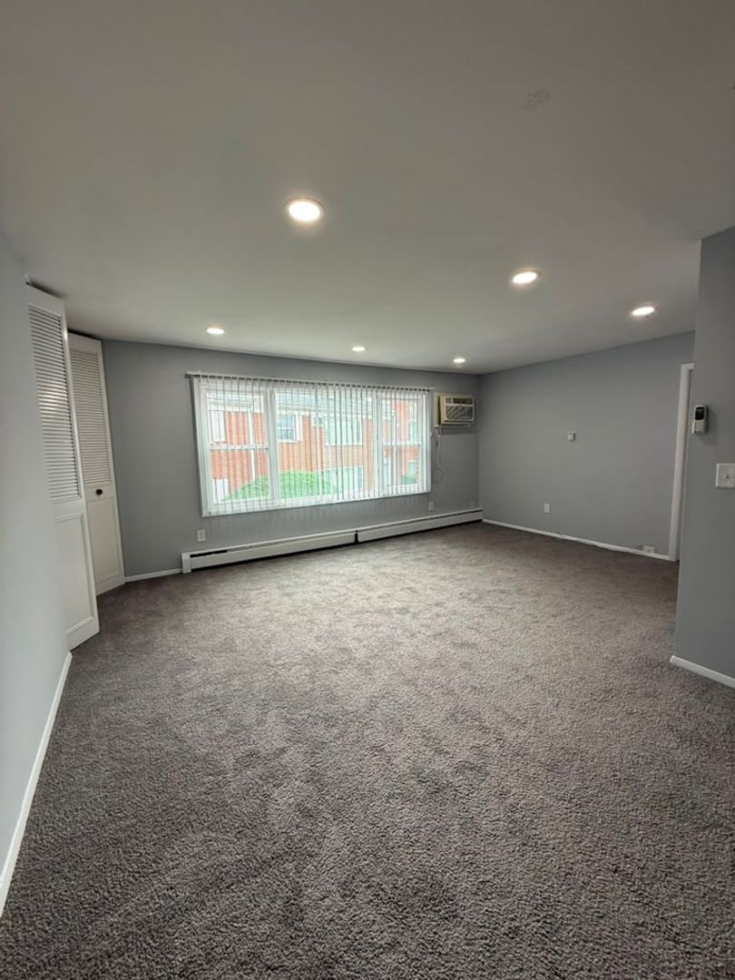 Montgomery Apartment: Boulder Hill Apartments