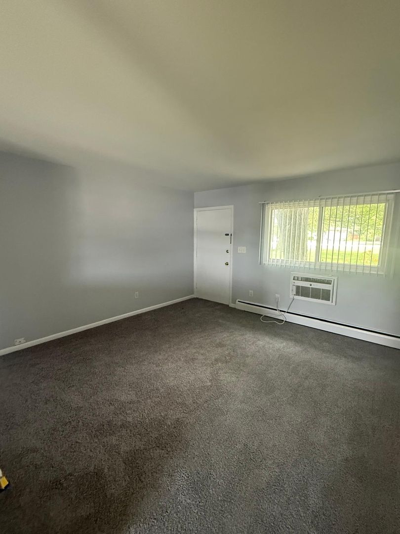 Montgomery Apartment: Boulder Hill Apartments