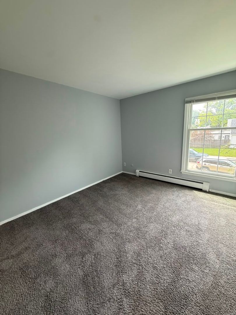 Montgomery Apartment: Boulder Hill Apartments
