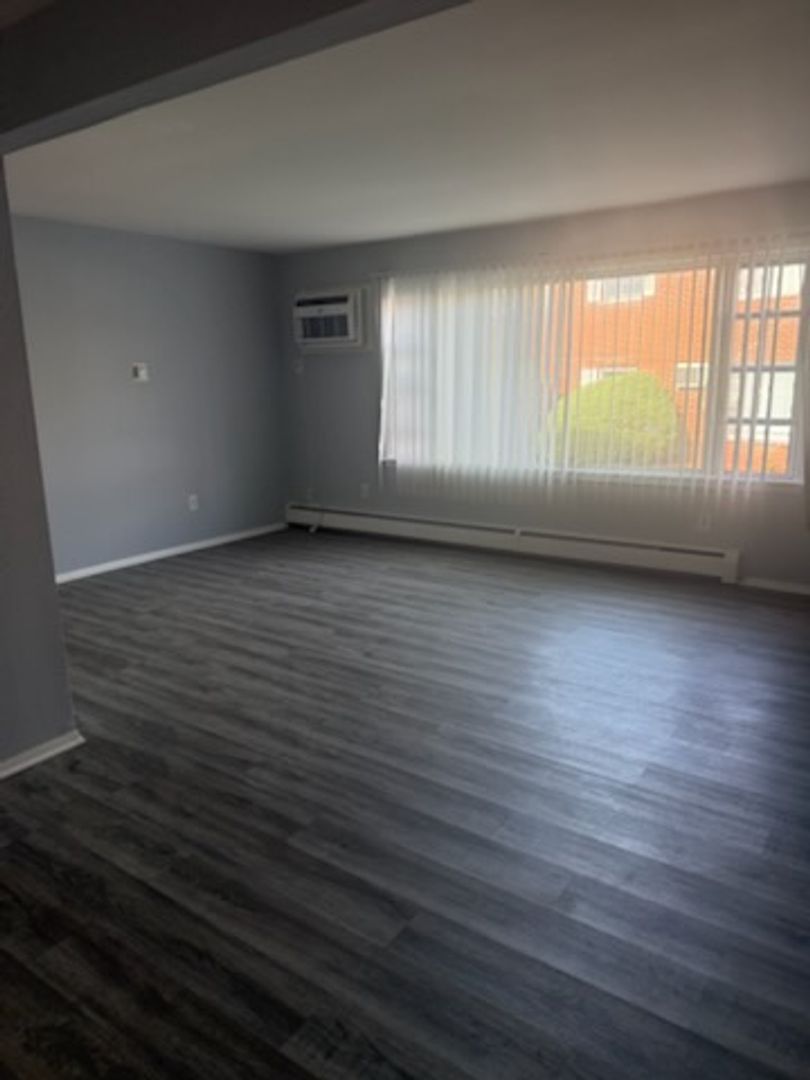 Montgomery Apartment: Boulder Hill Apartments