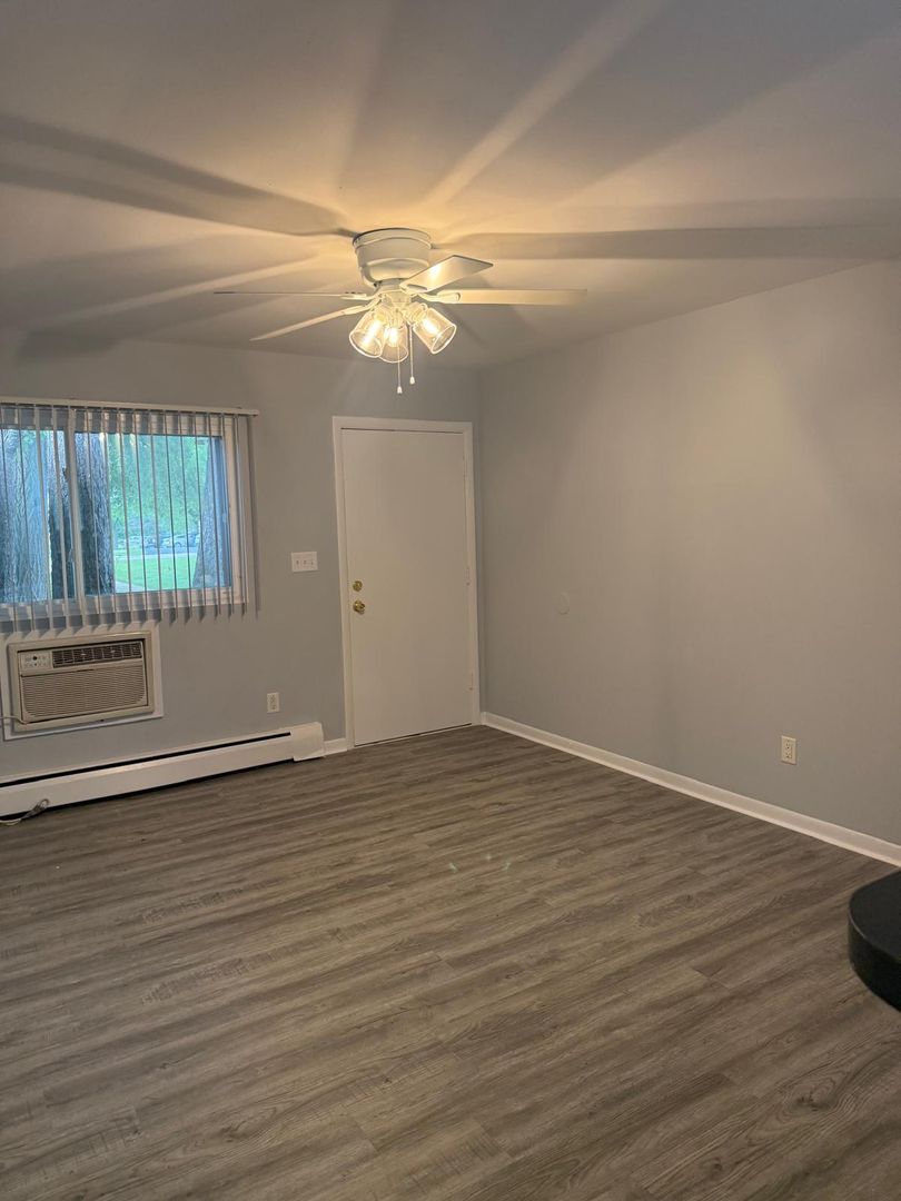 Montgomery Apartment: Boulder Hill Apartments