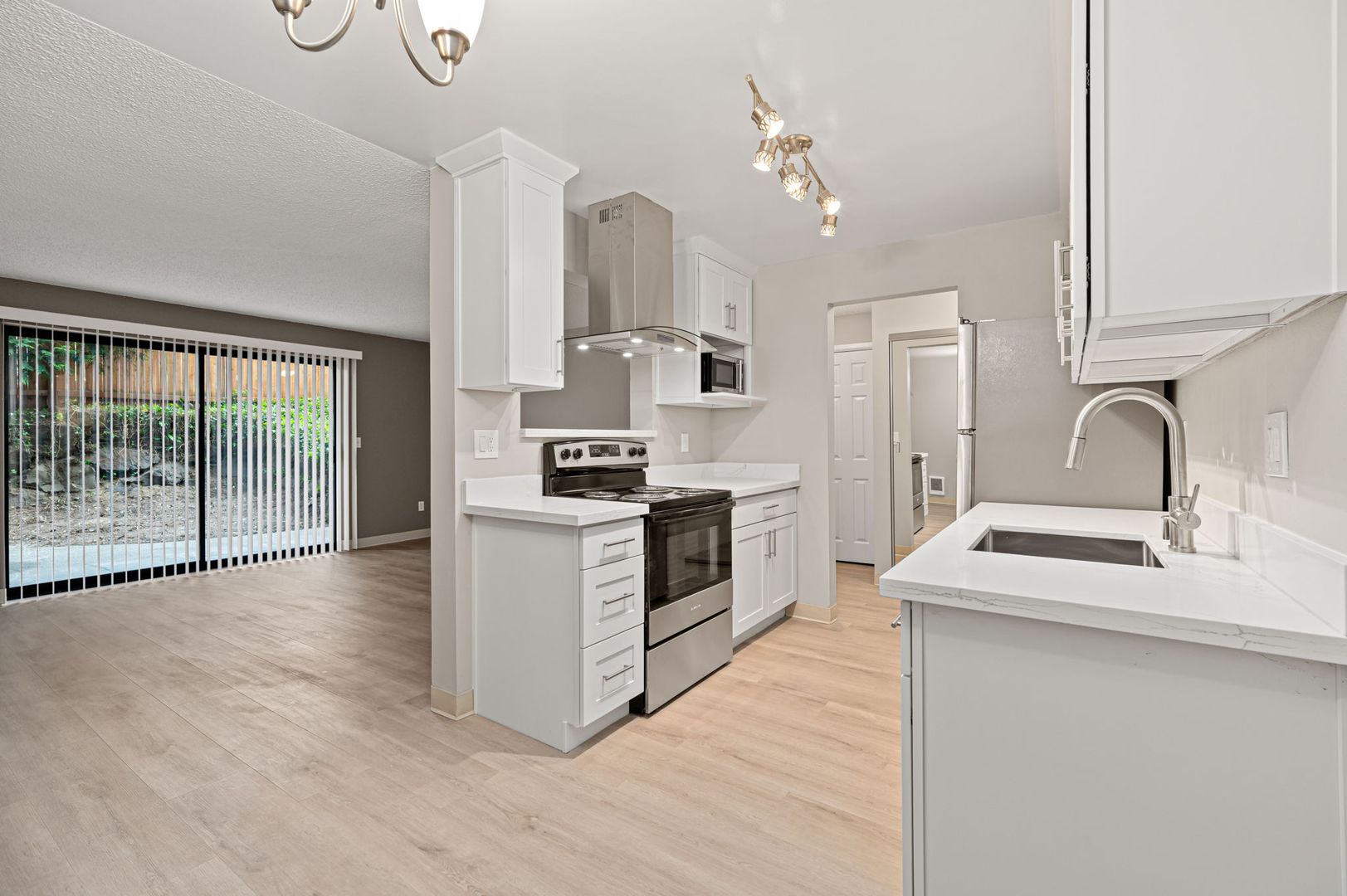 Seattle Apartment: 2015 NE 89th St.