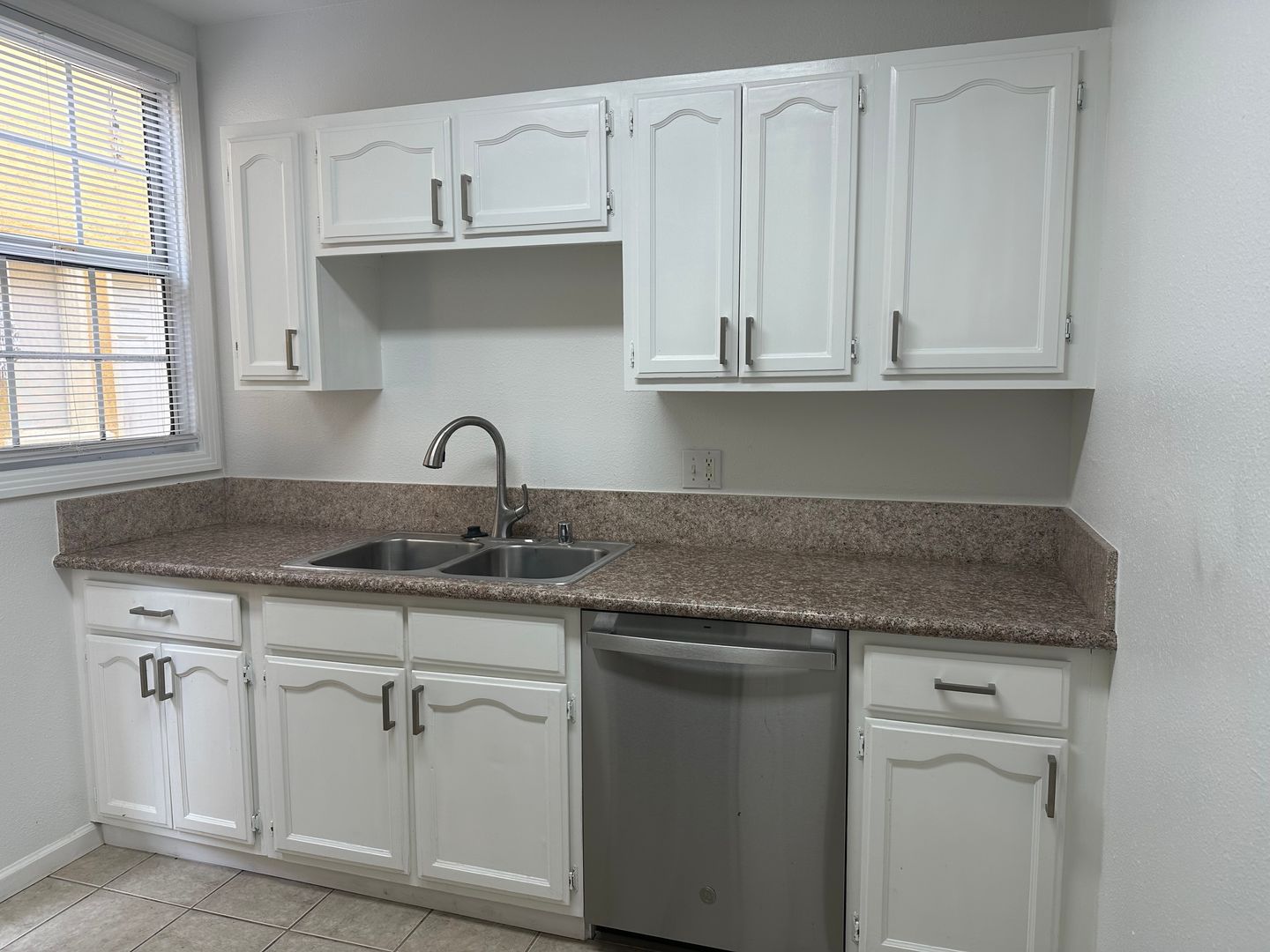 Los Angeles Apartment: 4219 W 28th Street