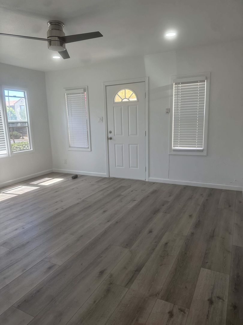 Los Angeles Apartment: 4219 W 28th Street