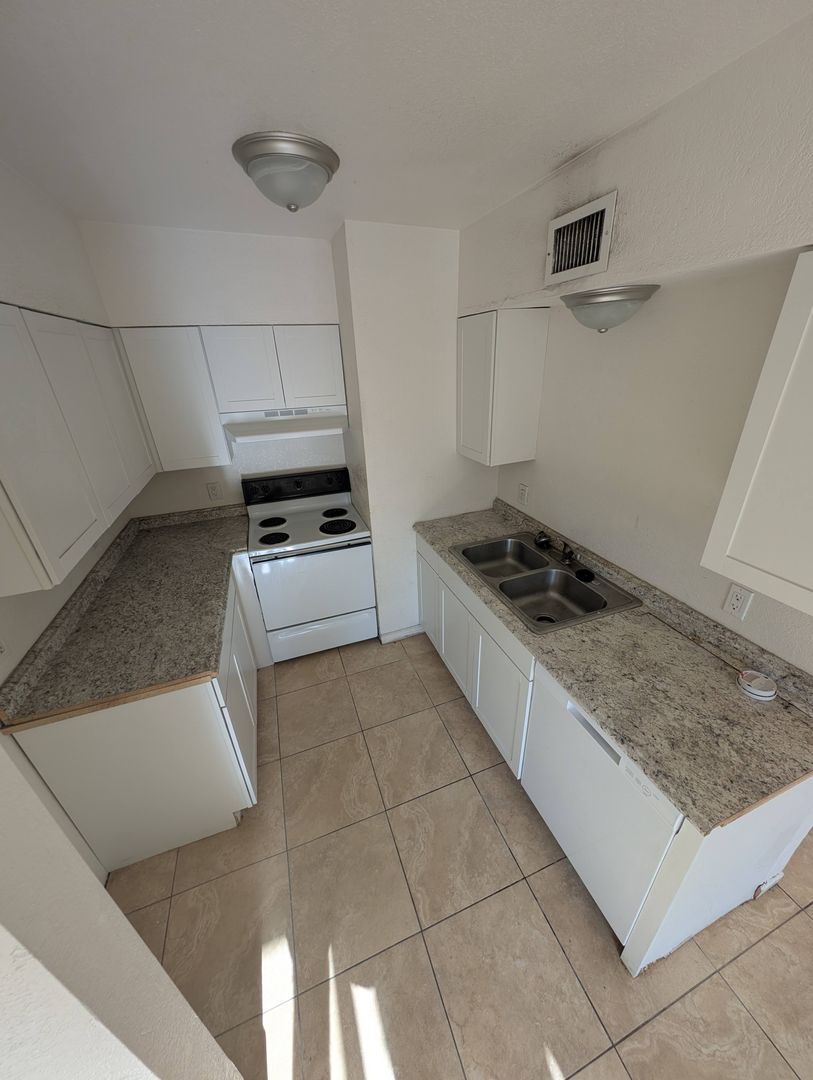 Tucson Apartment: 3959 N. Tyndall Ave