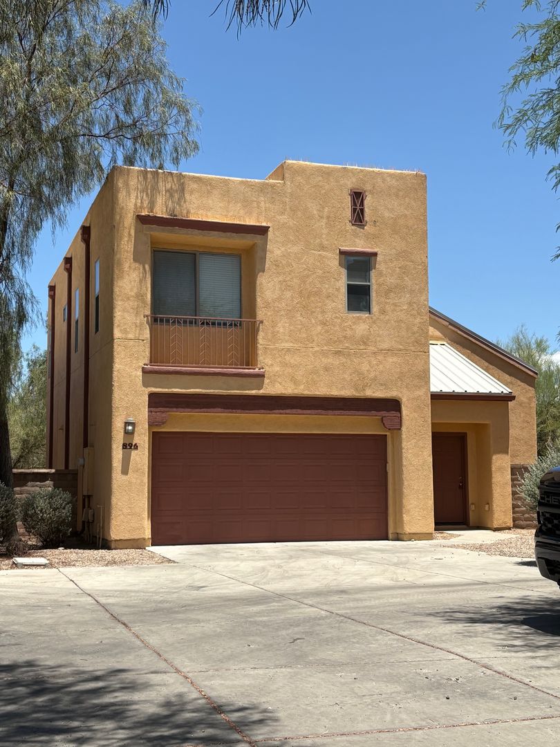Tucson House: 896 W. Calle Estrella De Noche