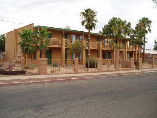 MOVE IN SPECIAL - Perfect Central Location! - 1 Bed/1 Ba Apartment on Country Club/Grant - Balcony – photo 1