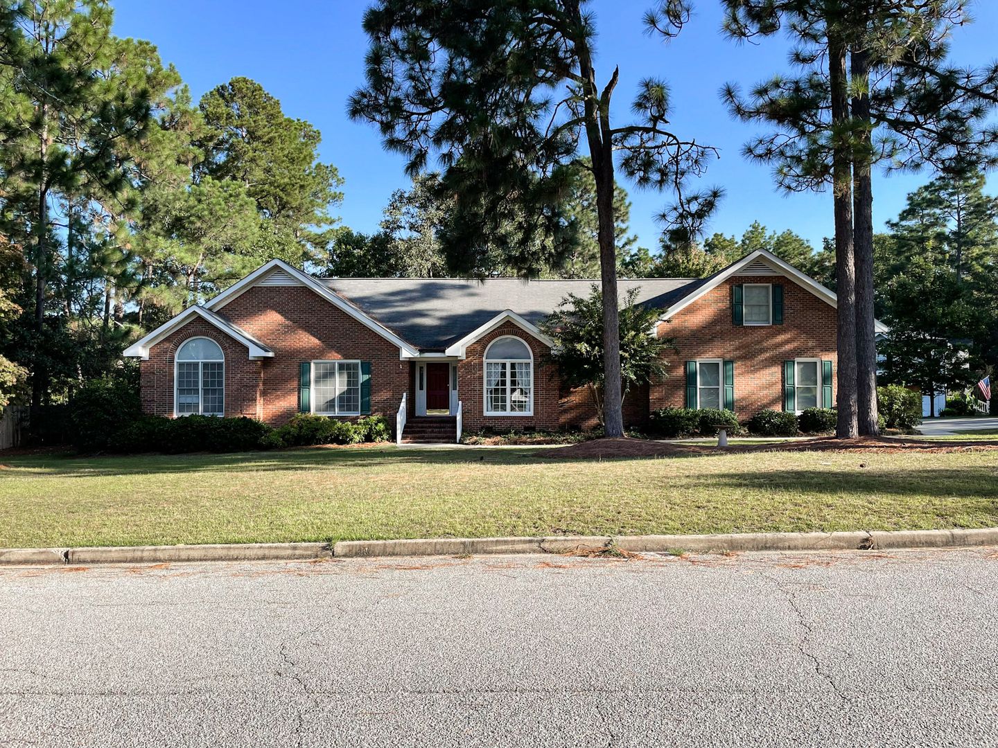 Aiken House: 23 Flat Trail Court