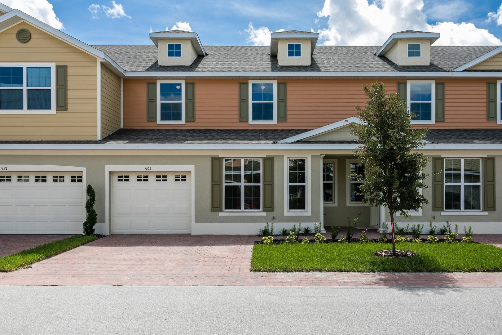 St. Cloud House: 591 Pacitto Way