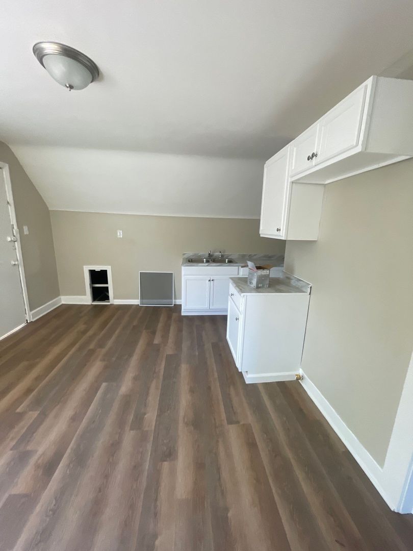 Cleveland Apartment: 381 E 152nd St