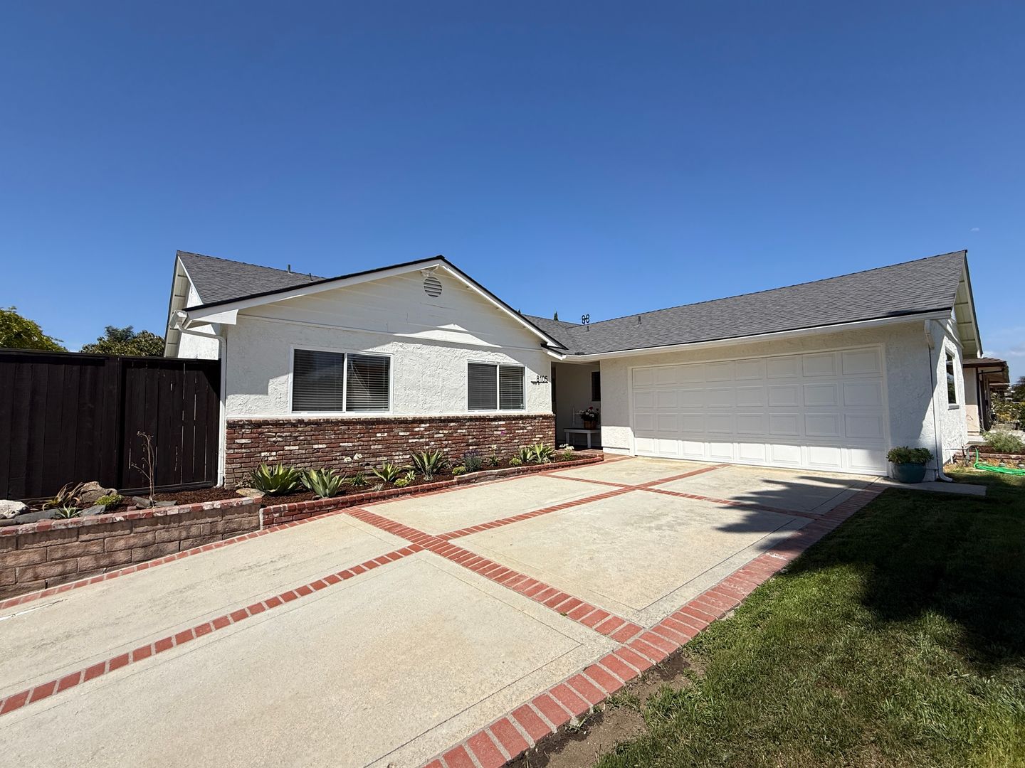 Ventura House: 8105 Tiara St