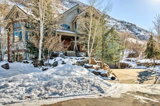 Fully Furnished East Sandy Retreat with Hot Tub, Garage Parking & Mountain Access – photo 1