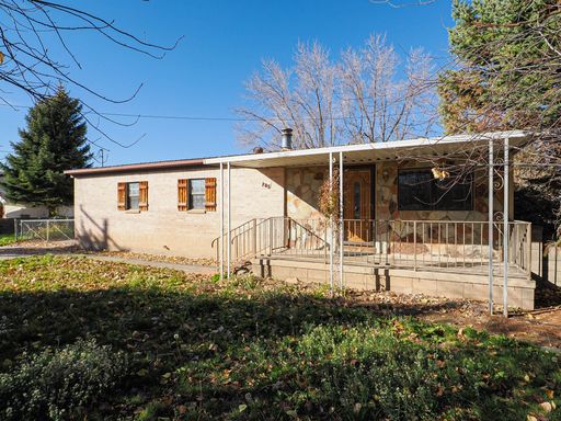Lehi 3 bedroom, 3 bathroom home – photo 1