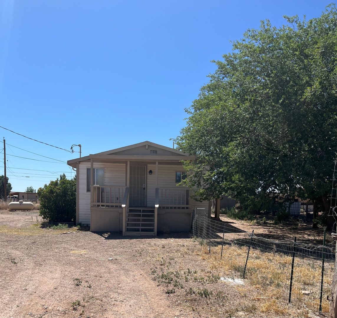 Paulden House: 102 E. Bayberry Dr.